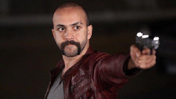 Sarp Akkaya yakışıklı mı?