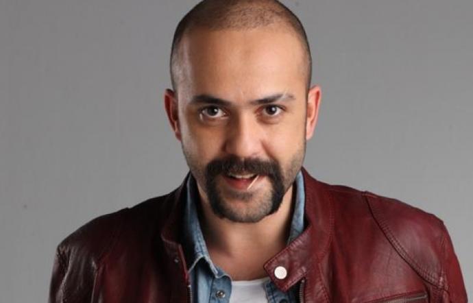 Sarp Akkaya yakışıklı mı?