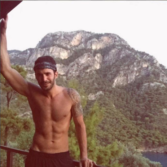 Burak Özçivit mi Barış Arduç mu? Hangisi Daha Yakışıklı Ve Çekici?