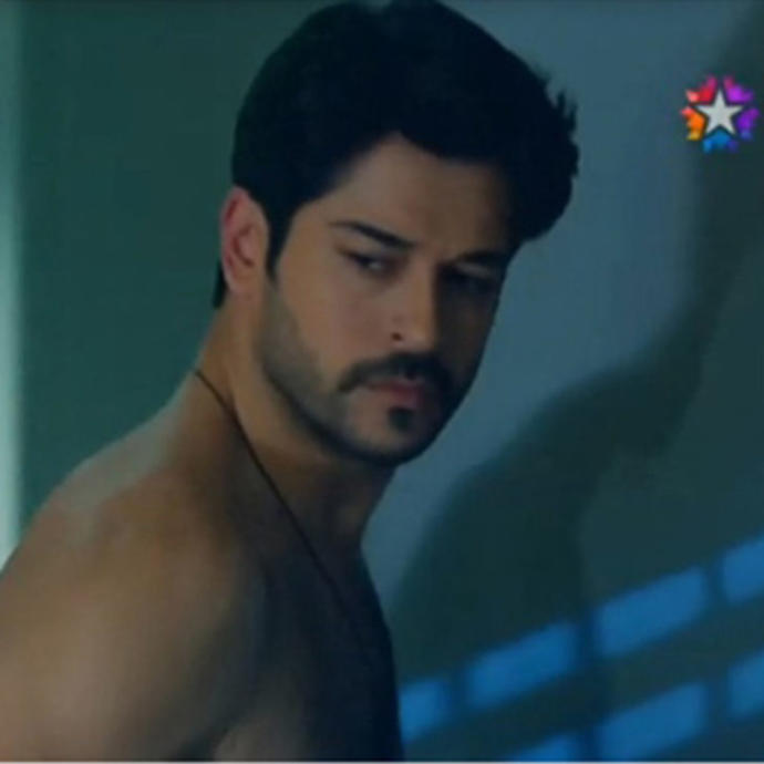 Burak Özçivit mi Barış Arduç mu ?? Hangisi Daha Yakışıklı Ve Çekici ??