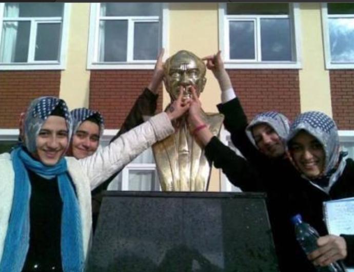 Neden Tesettürlü Kadınlar Atatürk ü Sevmez?