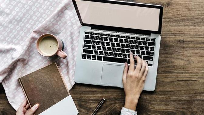İnternette İngilizce eğitim veren bir site var mı?