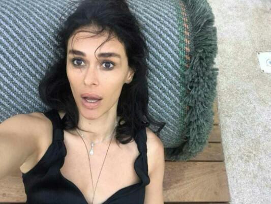 Sizce de Defne Samyeli ve Ayşe Hatun Önal birbirlerine benzemiyorlar mı?