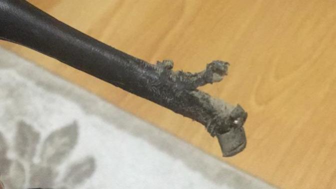 Başkasından düğünde giymek için topuklu ayakkabı almıştım ama topuğun ucu kırılmış ve büzüldü düzelir mi sizce?