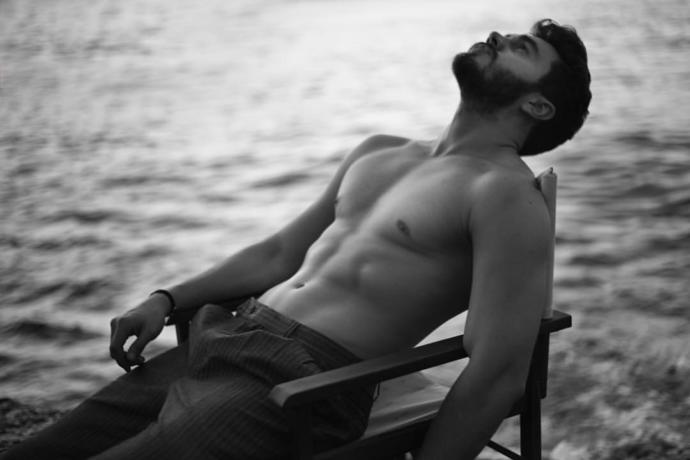 Bir  p*rno yönetmeni olduğunu, Veronica Avluv'a Türkiye'den partner aradığını ve bu 4 adamın başvurduğunu düşün. Kimi seçersin?