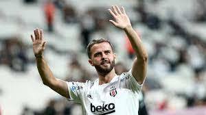 Futbolda en iyi frikik vuruşu yapan oyuncu kim?