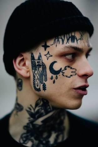 Dövmeli ve piercingli erkekler?