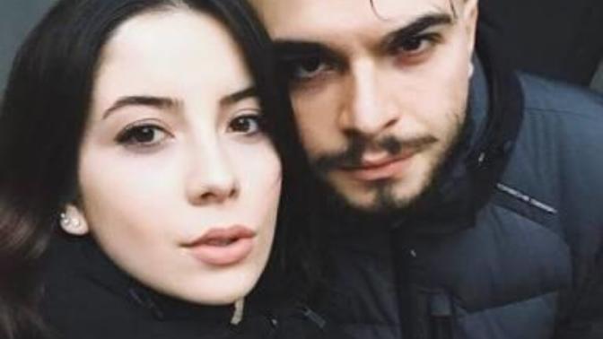 Böyle güzel bir kız bu gibi tiplerde ne buluyor? Yani Kıvanç Tatlıtuğ olsa tamam diyecem de? Hem güzel hem ünlü?