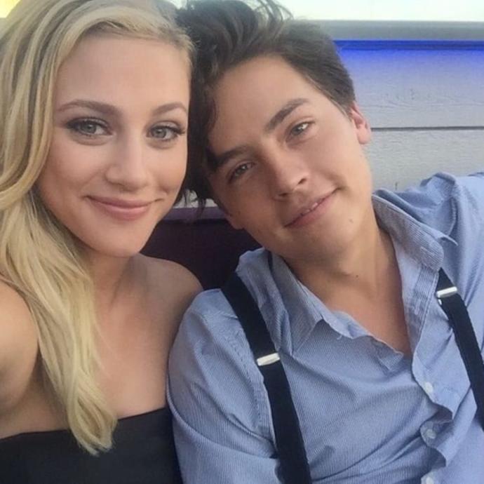 Sprouse İkizlerinden sizce hangisi örnek çift tanımına uyan ilişkiye ait, Barbara Palvin&Dylan S. vs Lili Reinhart&Cole S?