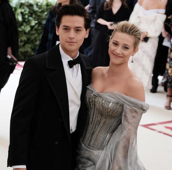 Sprouse İkizlerinden sizce hangisi örnek çift tanımına uyan ilişkiye ait, Barbara Palvin&Dylan S. vs Lili Reinhart&Cole S?