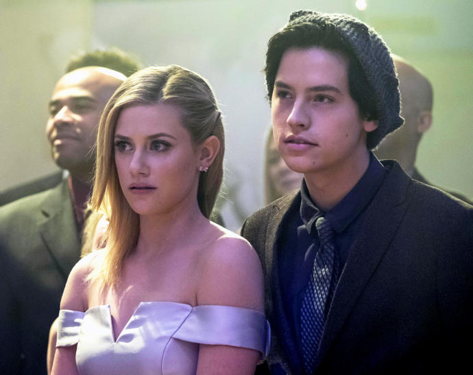 Sprouse İkizlerinden sizce hangisi örnek çift tanımına uyan ilişkiye ait, Barbara Palvin&Dylan S. vs Lili Reinhart&Cole S?