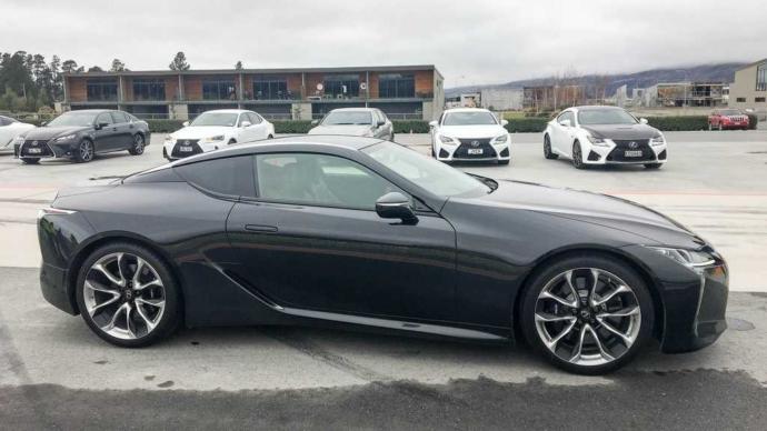 Biliyorum klasik bir soru ama sizce BMW mi - AUDI mi?