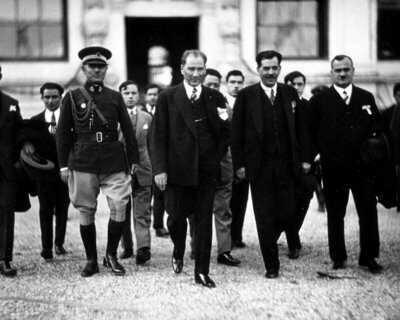 Mustafa Kemal Atatürk ile 5 dakika konuşma şansınız olsa, ona ne söylemek isterdiniz?