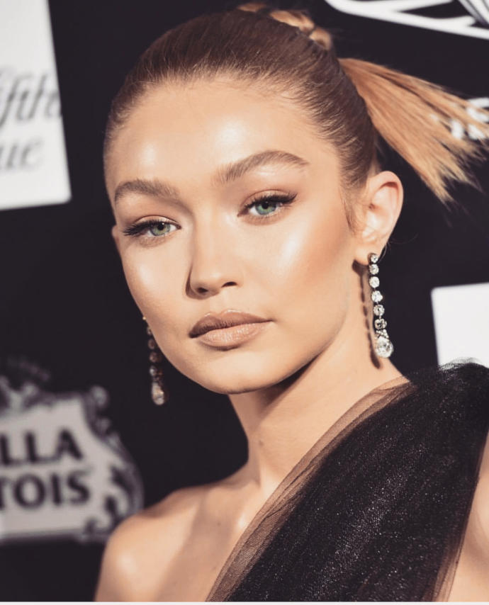 Gigi Hadid Nurgül Yeşilçay'a mı benziyor? Yoksa benim gözler dumanlı mı görüyor?