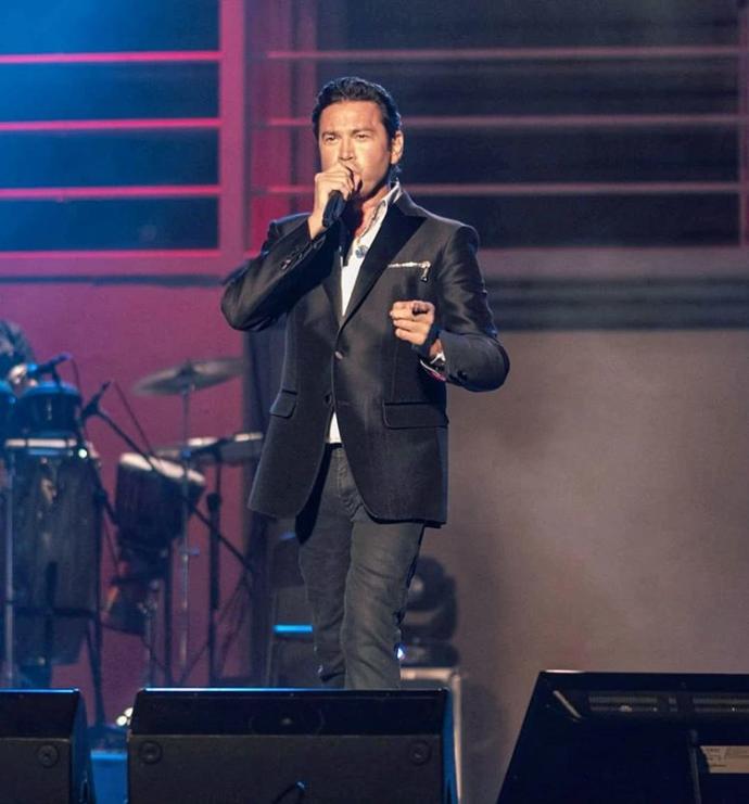 Arkadaşım Tarkan'ın 1966'lı saygın Yunan müzisyen Mario Frangoulis'ten çekici olduğunu söylüyor, ben tersini düşünüyorum. Sizce?