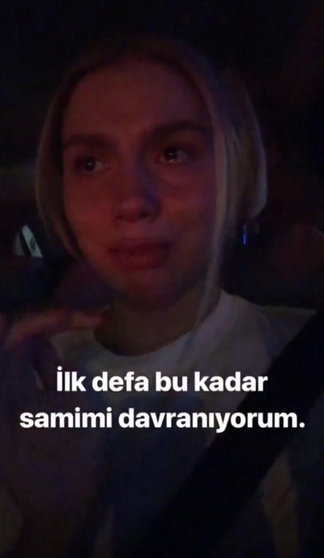 Aleyna Tilki sevgilisine sosyal medyadan küsüp sitem etti! Sizce Aleyna Tilki'nin psikolojisi bozuk mu?