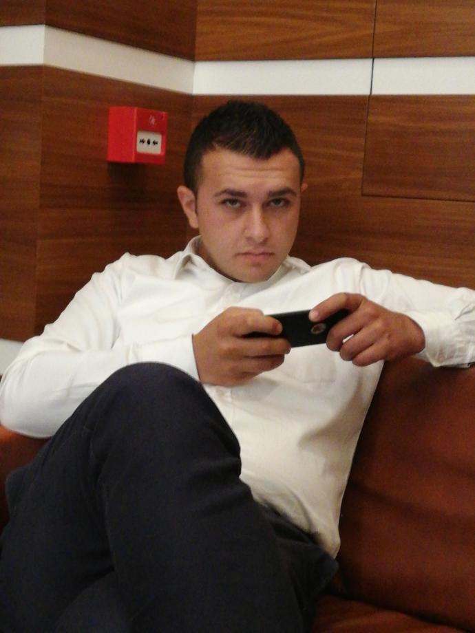 Türkiye'yi yakışıklılık konusunda temsil edebilecek ünlü erkek hangisi?