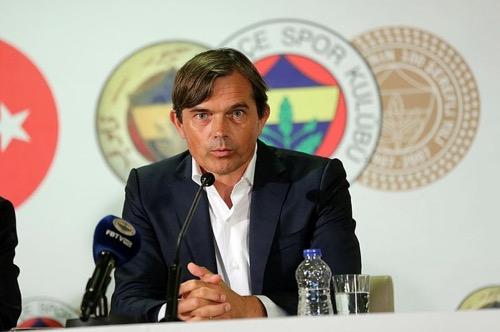 Fenerbahçe Teknik Direktörü Phillip Cocu, sizce Fenerbahçe’den istifa etmeli mi?