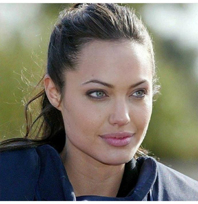 Megan fox mu angelina jolie mi?