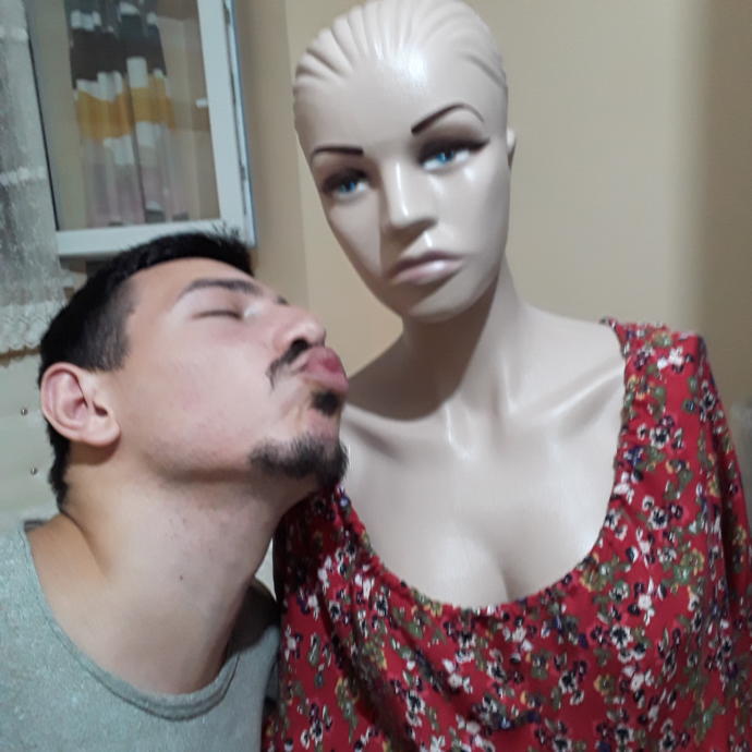 Odamı temizleyen görevliyle evlenmek zorundamıyım?