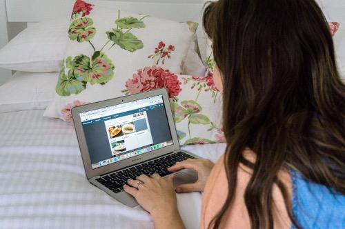 Hasta olduğunuzda internetten mi çözüm ararsınız doktordan mı?