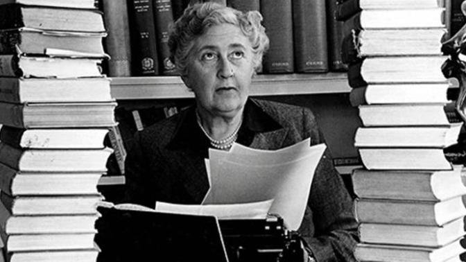 Agatha christie Okuma sırası ne? en azından 5 tane kitabın hangi sırayla okumalıyım? ilki Ölüm Sessiz geldi onu biliyorum?