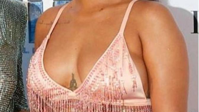 Rihannanın fiziği burda çok hoş değil mi? Hoşunuza gitti mi?