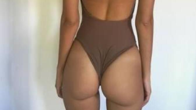 Arkadaşlar kalçam çok düz pantolon üzerimden düşüyor zayıfım da ama kilo alırsam da büyümüyor, genetik yüzünden ne yapmalıyım?