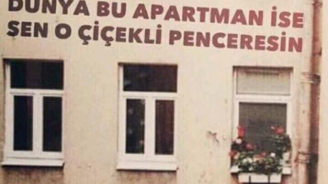 Dünya bir apartmansa ben o çiçekli pencere miyim?