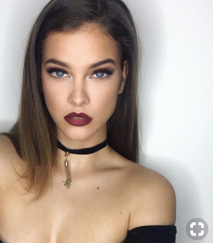 Sizce de Barbara Palvin in abartılan  bir  beğenisi yok mu?