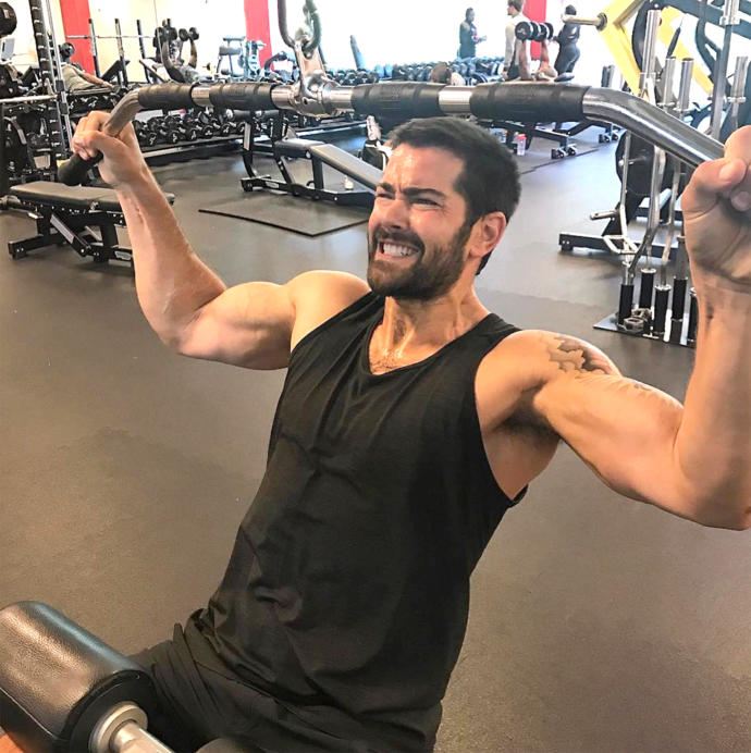ABD'li aktör Jesse Melcalfe mi, Fransız müzisyen Kendji Girac mı beraber poz verdikleri aktrisi tavlamıştır? Kim daha cezbedici?