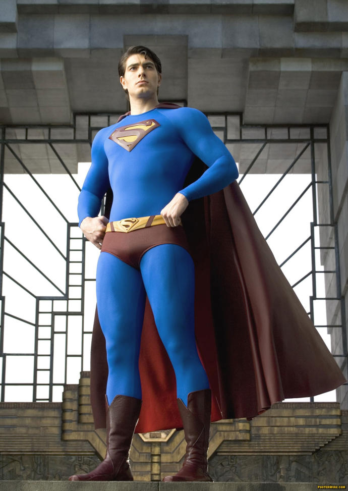Superman karakterini oynayan bu iki aktörden hangisi, kostüm içinde daha heybetli ve maskülen duruyor? Hangi superman daha seksi?