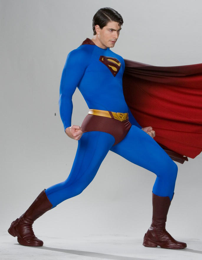Superman karakterini oynayan bu iki aktörden hangisi, kostüm içinde daha heybetli ve maskülen duruyor? Hangi superman daha seksi?