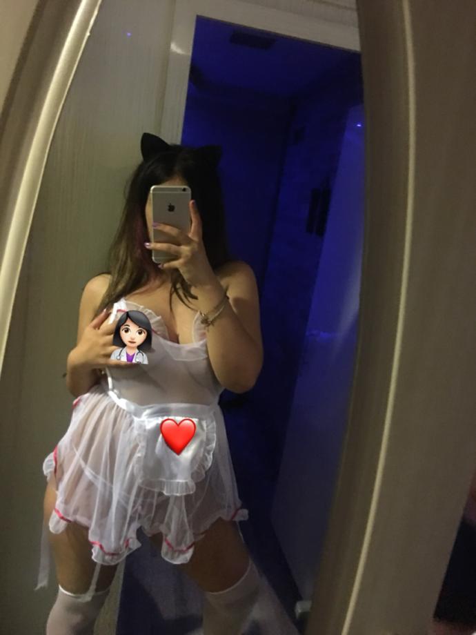 Sizce hemşireler mi daha çok çekici hostesler mi?