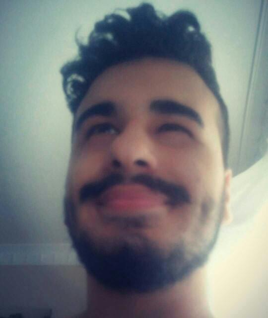 Fake olduğunuzu iddia eden birinin dediği işareti yapıp resim çektiniz mi hiç?