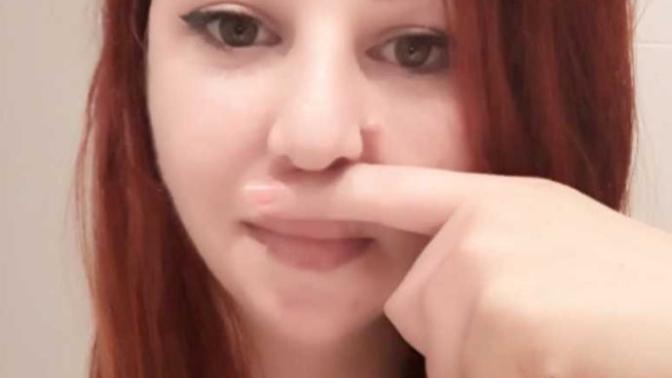 Fake olduğunuzu iddia eden birinin dediği işareti yapıp resim çektiniz mi hiç?