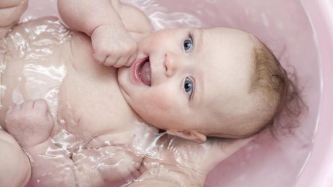 Kız çocuklarını babası kaç yaşına kadar banyo yaptırabilir?