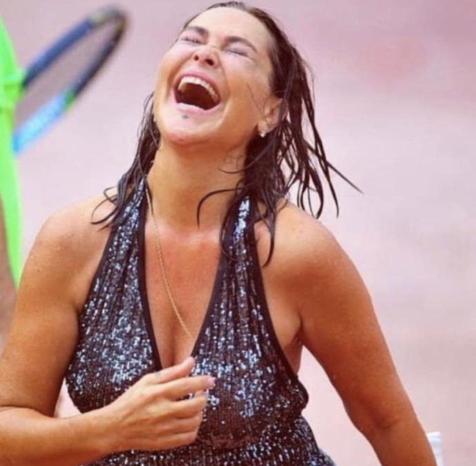 Konu tenis olunca Hülya Avşar’ı yağmur bile durduramadı! Sizin tutkun olduğunuz bir spor var mı?
