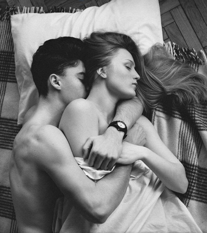 Boy kiss girl in bed, free photos of chicks with dicks