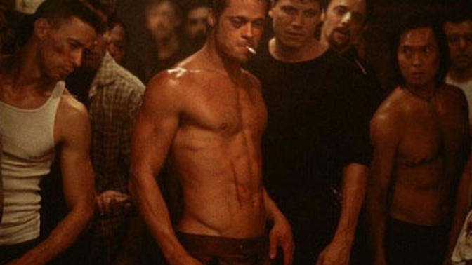 Brad Pitt'in Fight Club filmindeki fiziği mi Troy filmindeki fiziği mi?