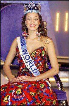 2003'te dünya güzeli seçilen Azra Akın sizce güzel miydi?