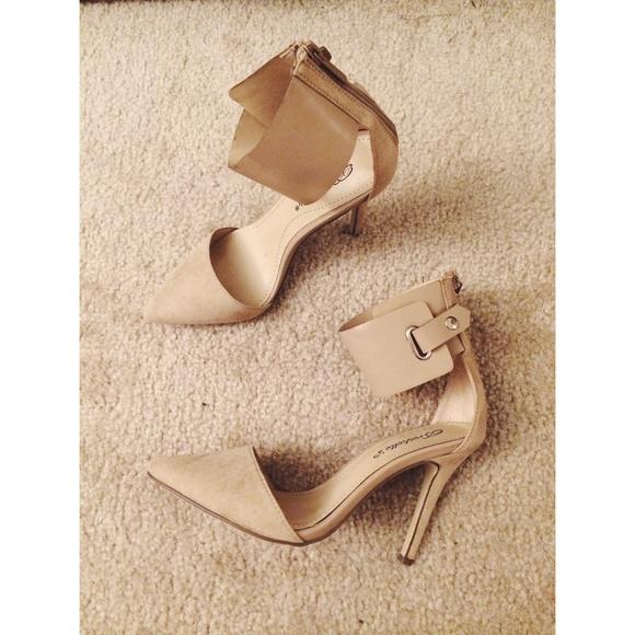 Kadınlar Stiletto ve İnce Topuklu Ayakkabı Modeli Nasıl Olmalı?