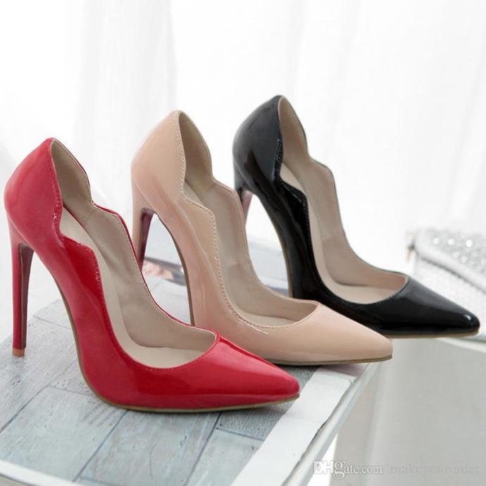 Kadınlar Stiletto ve İnce Topuklu Ayakkabı Modeli Nasıl Olmalı?