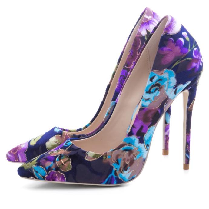 Kadınlar Stiletto ve İnce Topuklu Ayakkabı Modeli Nasıl Olmalı?