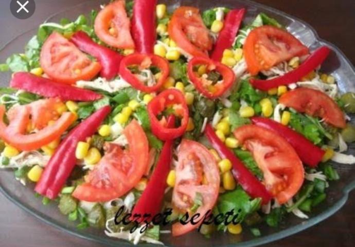 Salatanın içine daha farklı ne koyabilirim?