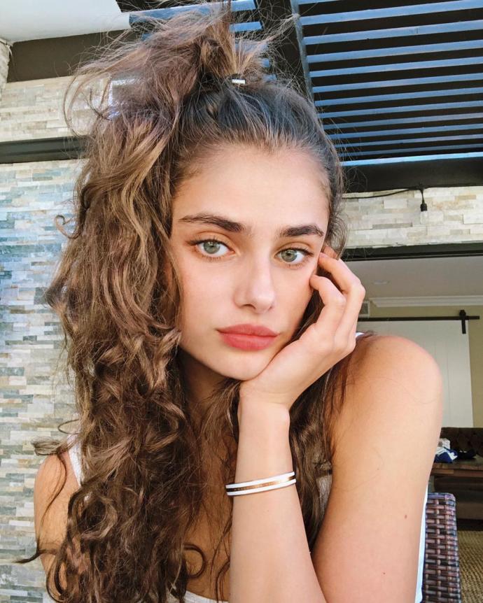 Taylor Marie Hill sizce güzel mi? Ne düşünüyorsunuz?