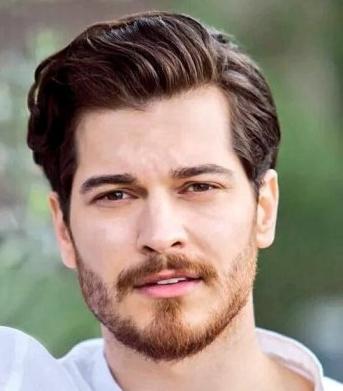 Türkiye'nin en yakışıklı erkek oyuncusunu seç deseler sen hangisini seçerdin?