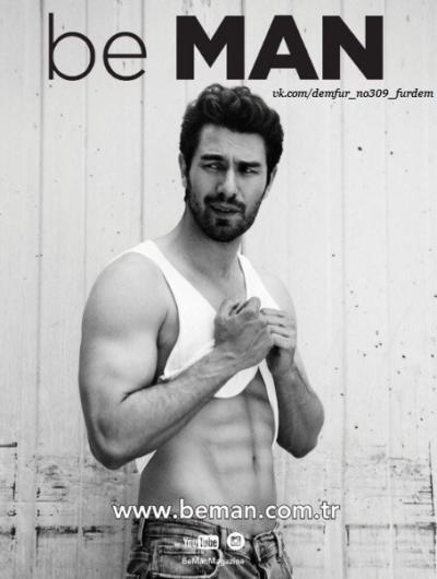 Best Model'la ünlenen yakışıklı aktörü, Burak Özçivit'ten daha seksi ve maskülen buluyorum. Kimin dominant cazibesi daha yoğun?