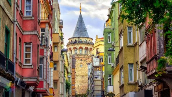 Galata Kulesine ilk kiminle çıkarsan onunla evlenileceğine inanılıyor, gerçek olan var mıdır sizce?