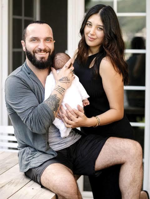 Arda Turan şarkıcı Berkay' ın karısına asıldı. Yer yerinden oynadı. Bu olay senin başına gelse ne yapardın?